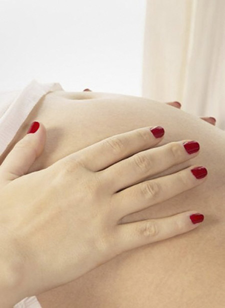 Mách bà bầu cách sơn móng tay an toàn - 2