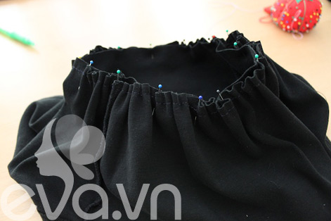 Sửa áo của mẹ thành váy cho bé - 8