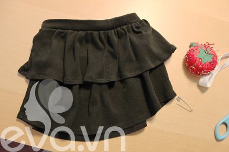 Sửa áo của mẹ thành váy cho bé - 13