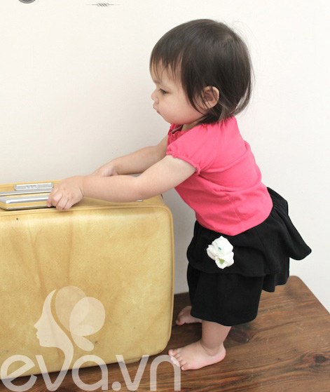 Sửa áo của mẹ thành váy cho bé - 17