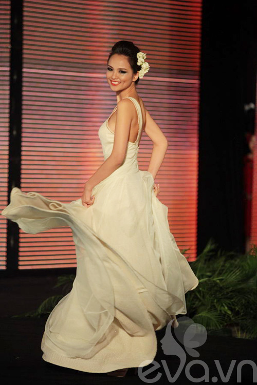 Sôi động với Tuần lễ thời trang Thu Đông 2012 - 2