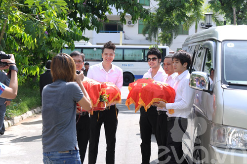 Phạm Quỳnh Anh mãn nguyện trong lễ ăn hỏi - 3