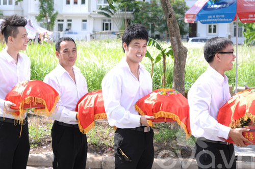 Phạm Quỳnh Anh mãn nguyện trong lễ ăn hỏi - 4