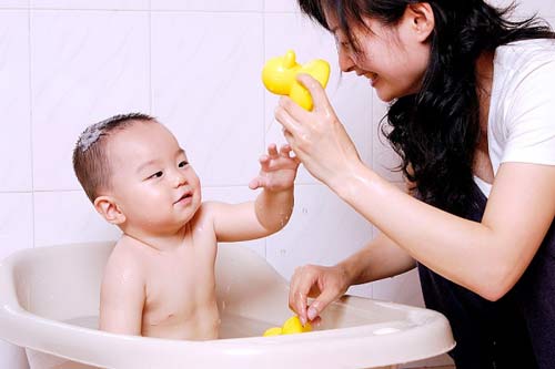 Dịch vụ tắm trẻ sơ sinh tại nhà 0943 743 785 Tắm cho trẻ sơ sinh thế nào thì tốt?