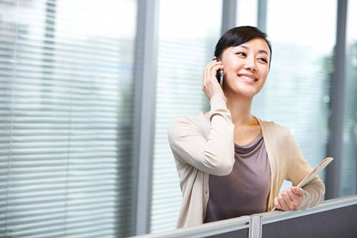 Phụ nữ gọi điện cho chồng nhiều nhất - 1