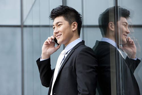 Phụ nữ gọi điện cho chồng nhiều nhất - 2