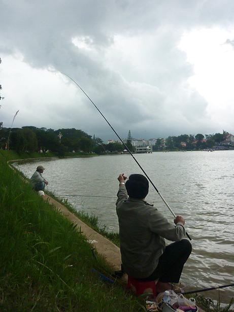 Vượt trên 300km lên Đà Lạt làm ... "ngư ông" - 4
