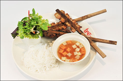 Cuối tuần đổi món bún chả que tre - 1