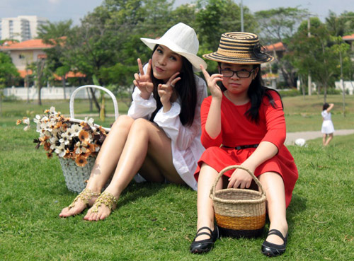Mẹ con Hiền Thục nhí nhảnh đi... bán sữa - 7