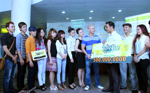Vợ chồng Phan Đinh Tùng đi từ thiện sau chiến thắng - 12