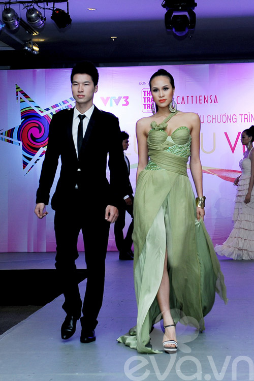 Mr Đàm 'ra tay' chấm Siêu mẫu 2012 - 9