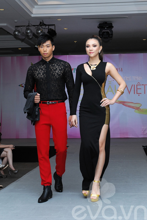 Mr Đàm 'ra tay' chấm Siêu mẫu 2012 - 18