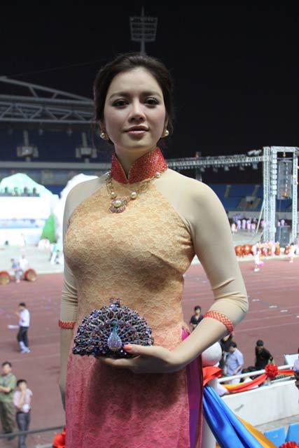 Tuyển chọn chân dài giàu nhất Việt Nam - 2