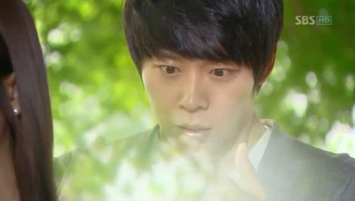 Cảnh "giường chiếu" rung động khán giả của Yoochun - 1