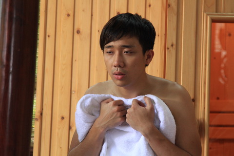 MC Trấn Thành bị "tra tấn" trên màn ảnh - 1