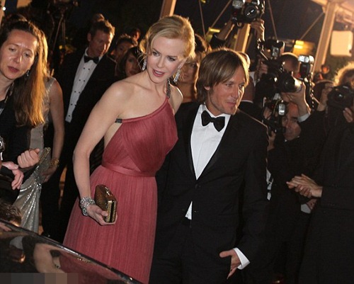 Heidi Klum và Nicole Kidman ‘đọ’ lưng trần quyến rũ - 8