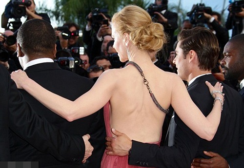 Heidi Klum và Nicole Kidman ‘đọ’ lưng trần quyến rũ - 5