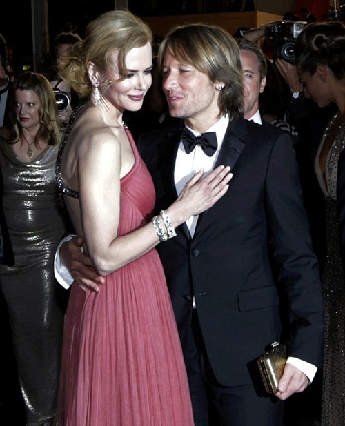 Heidi Klum và Nicole Kidman ‘đọ’ lưng trần quyến rũ - 20