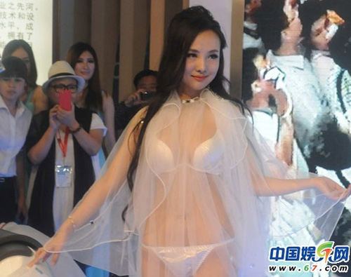 Xanh mặt nhìn Gan Lulu khoe da thịt - 7