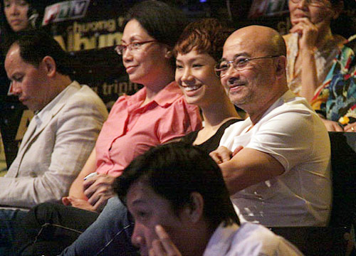 Chuyện đêm muộn: "Săn" người đẹp showbiz - 2