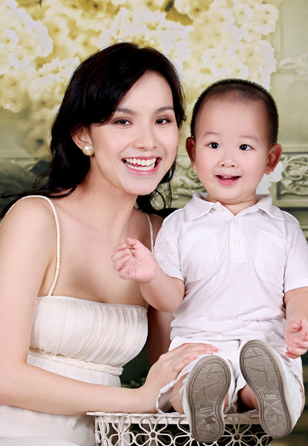 Con trai HH Thùy Lâm đẹp như thiên thần - 1