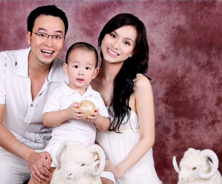 Con trai HH Thùy Lâm đẹp như thiên thần - 9