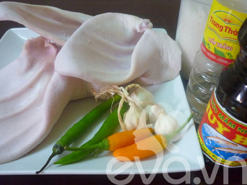 Tai lợn ngâm mắm, món nhắm cực ngon - 1