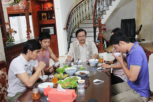 Xem Huy Khánh tiếp tục làm... siêu Sở Khanh - 8