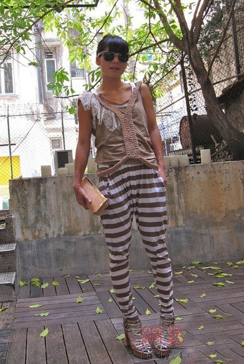 Kẻ sọc ngập tràn trên phố hè - 5