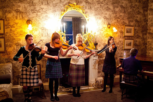 Dàn 'chân dài' VNNTM du hí Scotland - 7