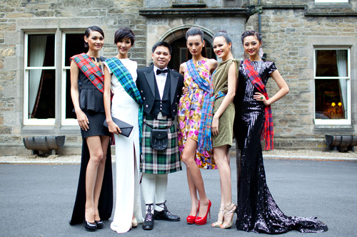 Dàn 'chân dài' VNNTM du hí Scotland - 3