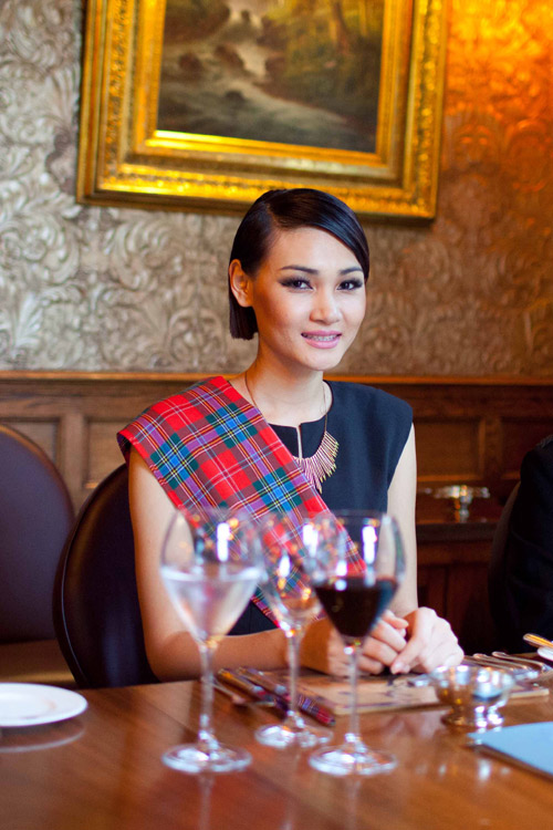 Dàn 'chân dài' VNNTM du hí Scotland - 10
