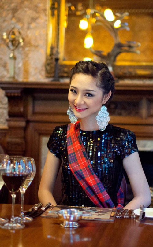 Dàn 'chân dài' VNNTM du hí Scotland - 11