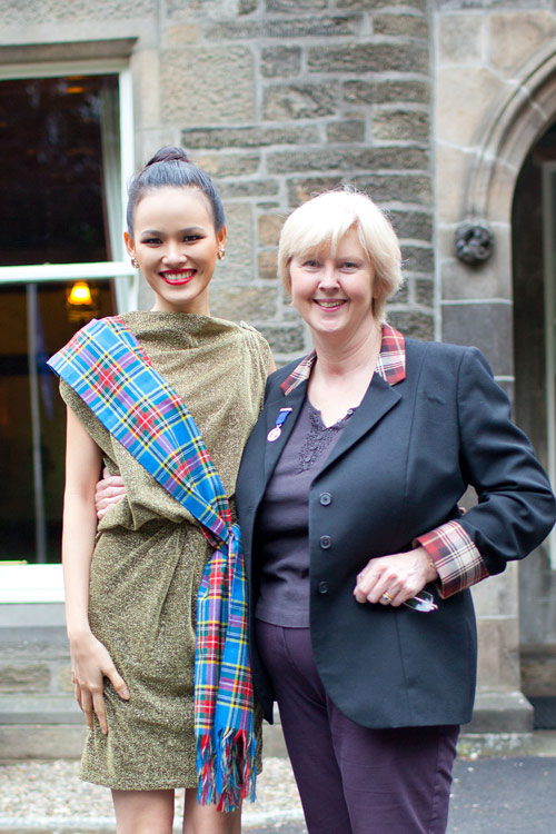 Dàn 'chân dài' VNNTM du hí Scotland - 5