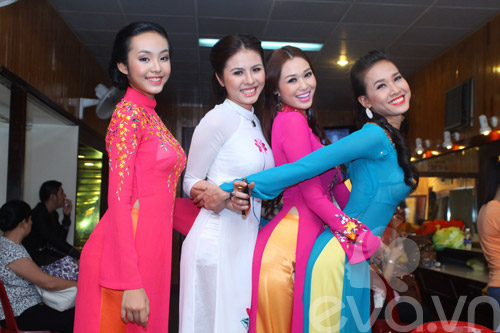 Vân Trang nổi bật giữa dàn siêu mẫu - 18