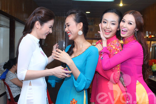 Vân Trang nổi bật giữa dàn siêu mẫu - 17