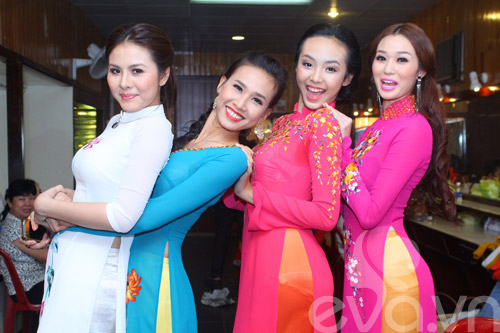 Vân Trang nổi bật giữa dàn siêu mẫu - 15