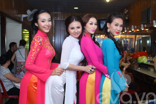 Vân Trang nổi bật giữa dàn siêu mẫu - 20