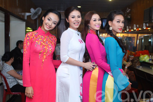 Vân Trang nổi bật giữa dàn siêu mẫu - 19