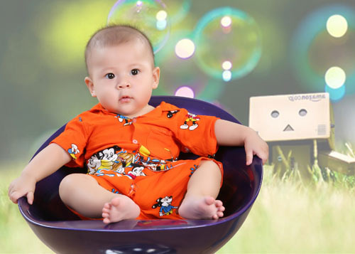 Bé trai thông minh, mắt sáng long lanh - 1