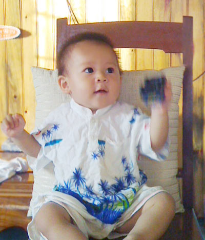 Bé trai thông minh, mắt sáng long lanh - 4