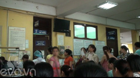 HN: Sản phụ chen nhau nằm tại BV Phụ sản - 3