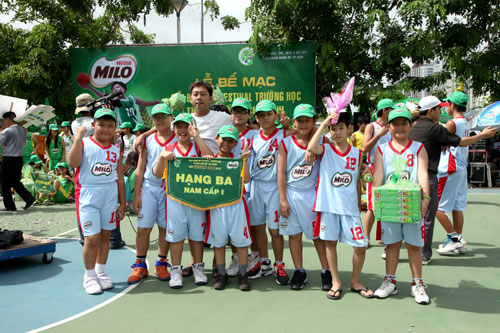 Giúp con vươn cao cùng bóng rổ - 1