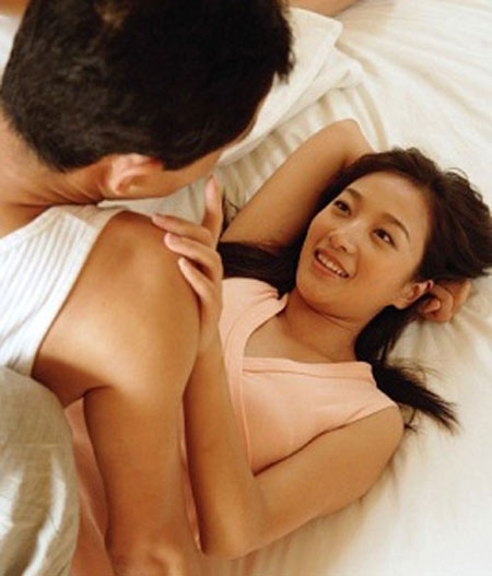 Phát hiện chồng 'khám trinh' ô sin - 1