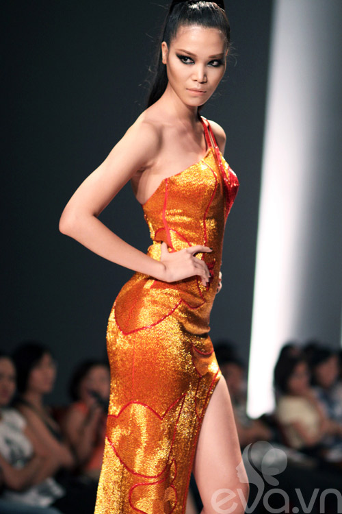 Chung Thục Quyên khoe vòng 1 tròn đầy - 9