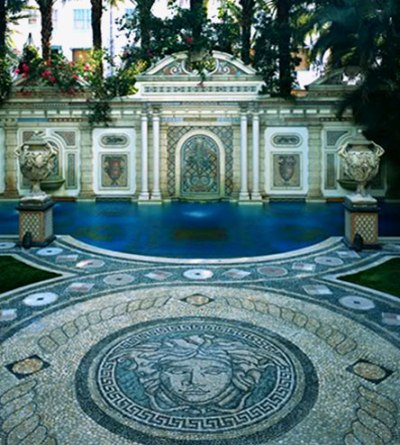 Nhà "long lanh" của huyền thoại hãng Versace - 8