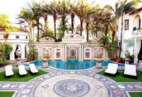 Nhà "long lanh" của huyền thoại hãng Versace - 6