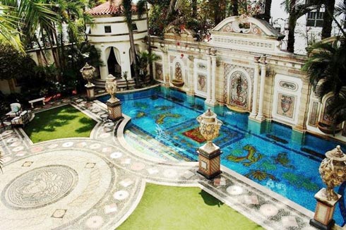 Nhà "long lanh" của huyền thoại hãng Versace - 7