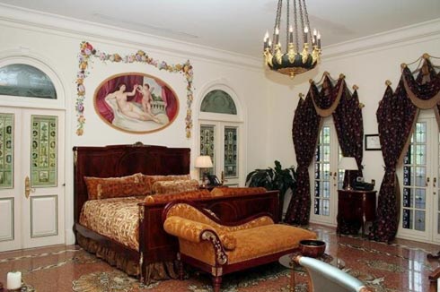 Nhà "long lanh" của huyền thoại hãng Versace - 14