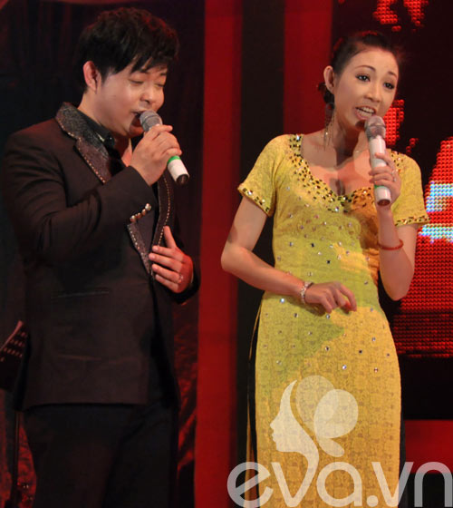 Quang Lê nhận “mưa hôn” trong liveshow - 2